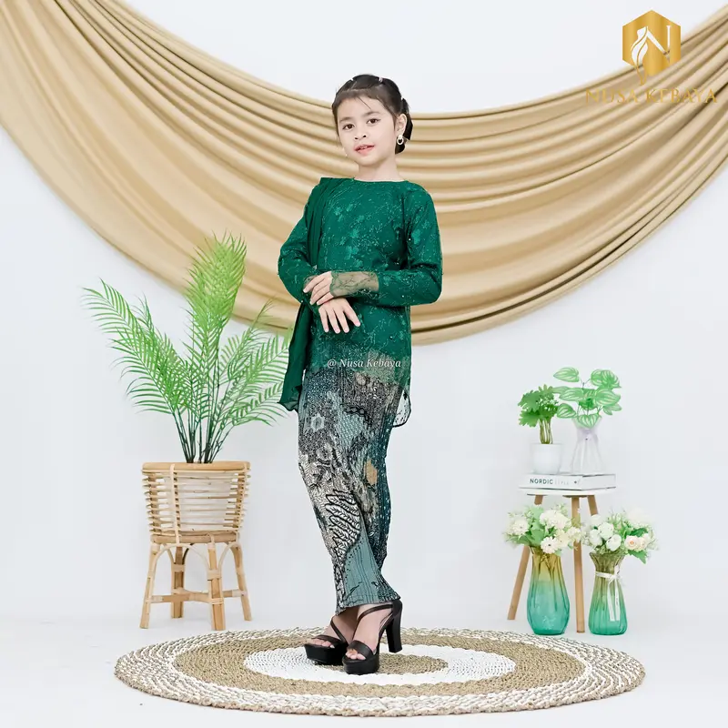 Setelan Baju Kebaya Anak Perempuan Bahan Brukat Tile Bordir Mutiara Set Rok Plisket Batik Anak Fashion 8