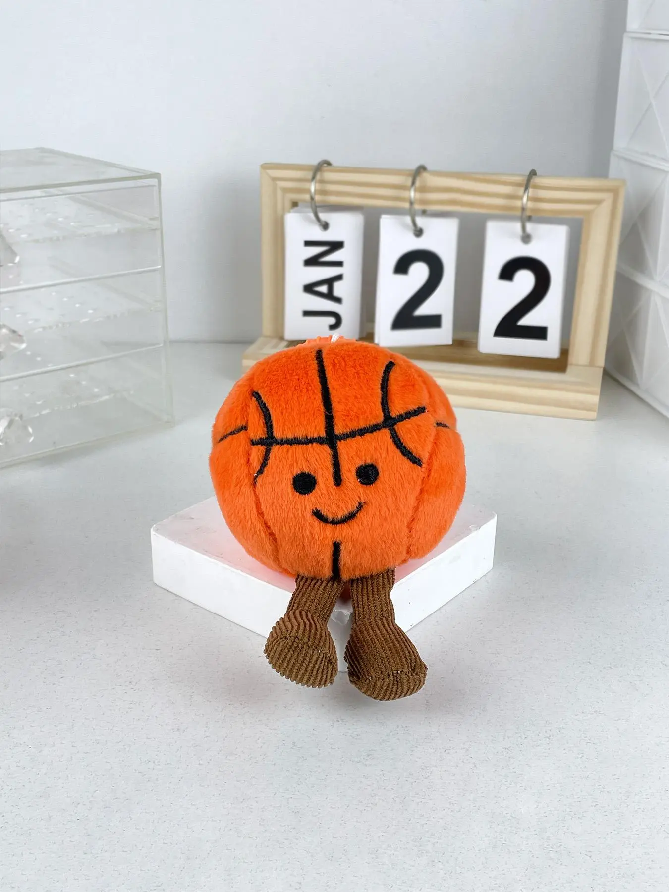 Cute Sports Ball Design Plush Keychain, Basketball/Football/Tennis Keychain, Fluffy Plush Toy for Bags/Keys/Gifts, Adorable Sports Fans Collection