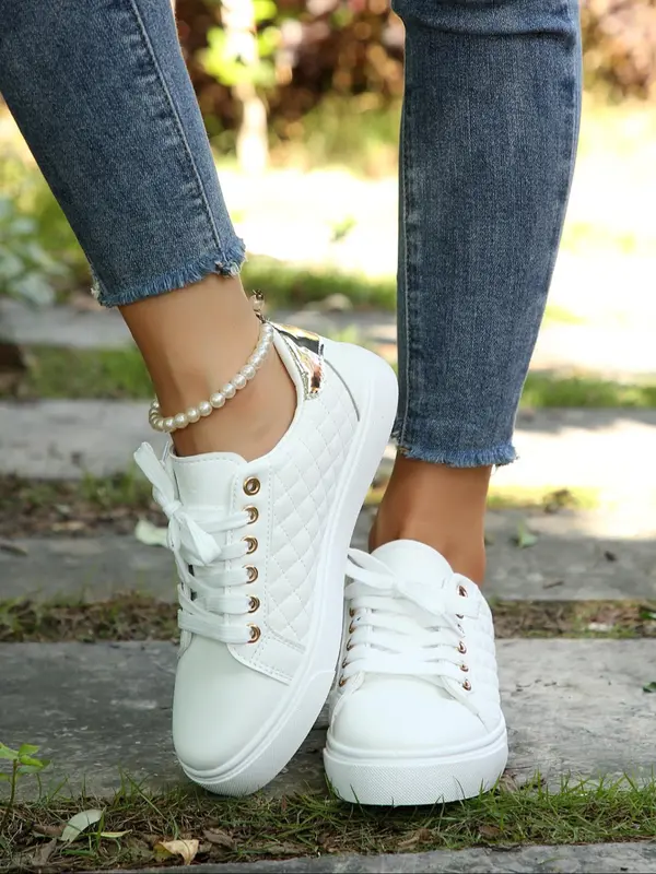 Women's Fashionable Lace Up Low Top Sneakers, Casual Comfortable Breathable Sports Shoes, All-match Round Toe Shoes for Daily Wear 1
