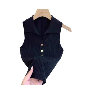 เสื้อกั๊กถักสำหรับผู้หญิง สไตล์ชาแนล หัวเข็มขัดสีทอง คอปกโปโล แขนกุด ทรงสลิมฟิต สไตล์ฝรั่งเศส อินเทรนด์ สำหรับฤดูใบไม้ร่วง ปี 2025