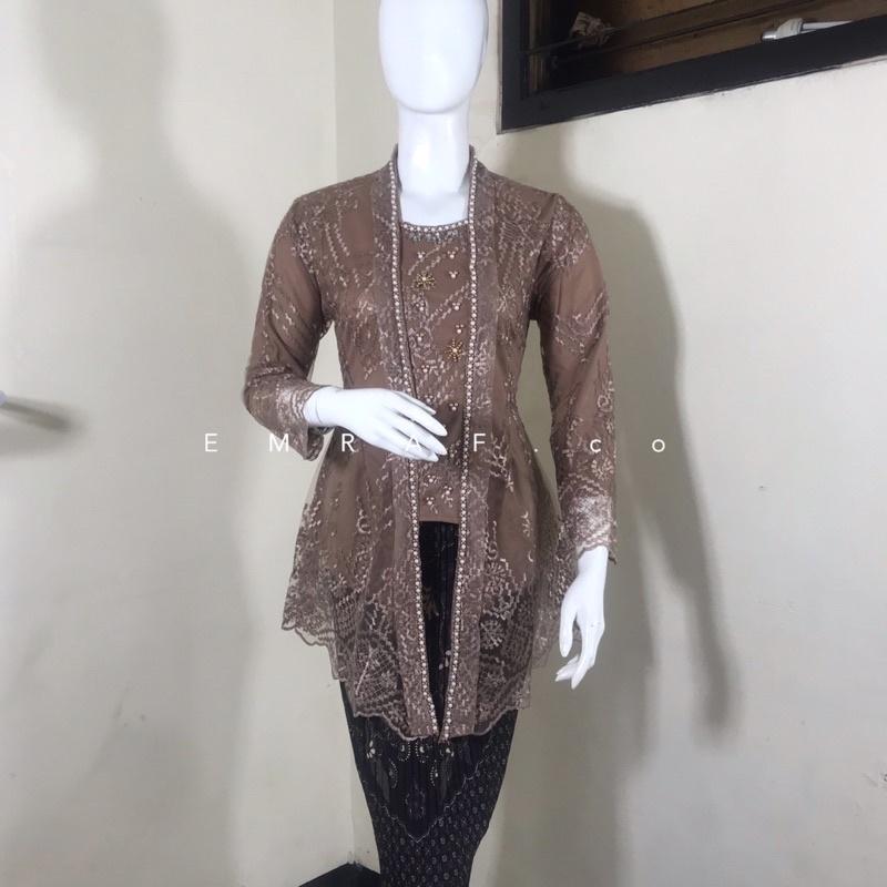 kebaya kutu baru / kebaya modern/kebaya kutu baru / kebaya wisuda / kebaya couple / kebaya modern / kebaya favorite 1