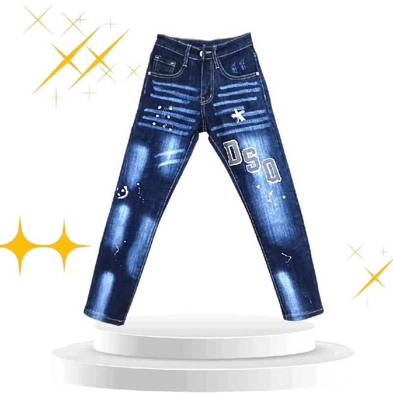 quần jean size ngỡ, in hình sắc nét, chất liệu cotton thấm hút mồ hôi co giãn nhẹ form dáng chuẩn, mặc đi du lịch mặc đi chơi đi học đều được hết máy có thể giặt, màu xanh phối với màu trắng tinh tế và sắc nét Có Túi Menswear Nam