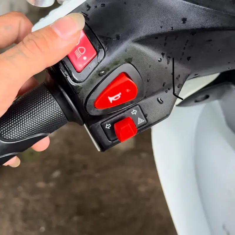 Công tắt HAZARD màu đỏ xe máy (hàng chuẩn) 7
