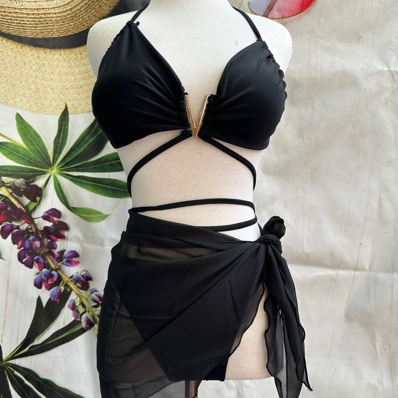 Bikini dồ bơi đi biển 3 chi tiết gồm: áo tam giác khoen chữ V, quần chip và khăn choàng