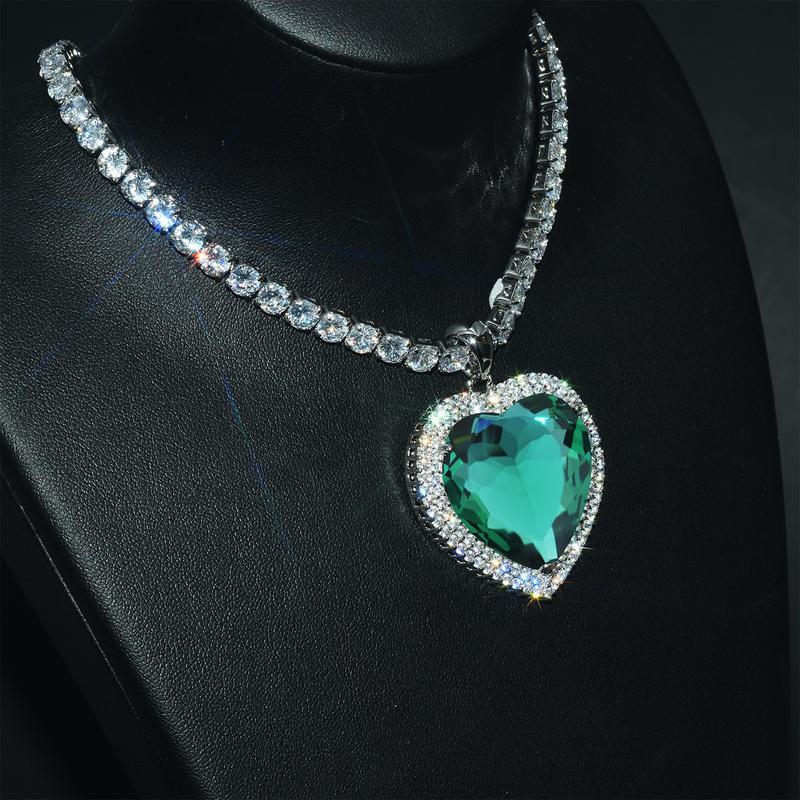 Product Introduction of Live Broadcast Popular European and American Fashion Exaggerated Heart-Shaped Ocean Heart Necklace Trendy New Claw Chain Clavicle Chain Pendant 6