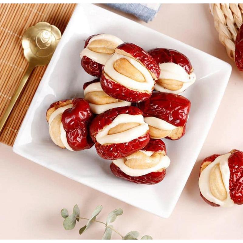 Táo đỏ Tân Cương kẹp hạt điều sữa lạc đà Nouga (300gr/hộp 22 cái) Snack Ăn Vặt Food Thức Ăn Nuts kẹo  hạt mix kẹo táo đỏ sữa lạc đà Candy Chua