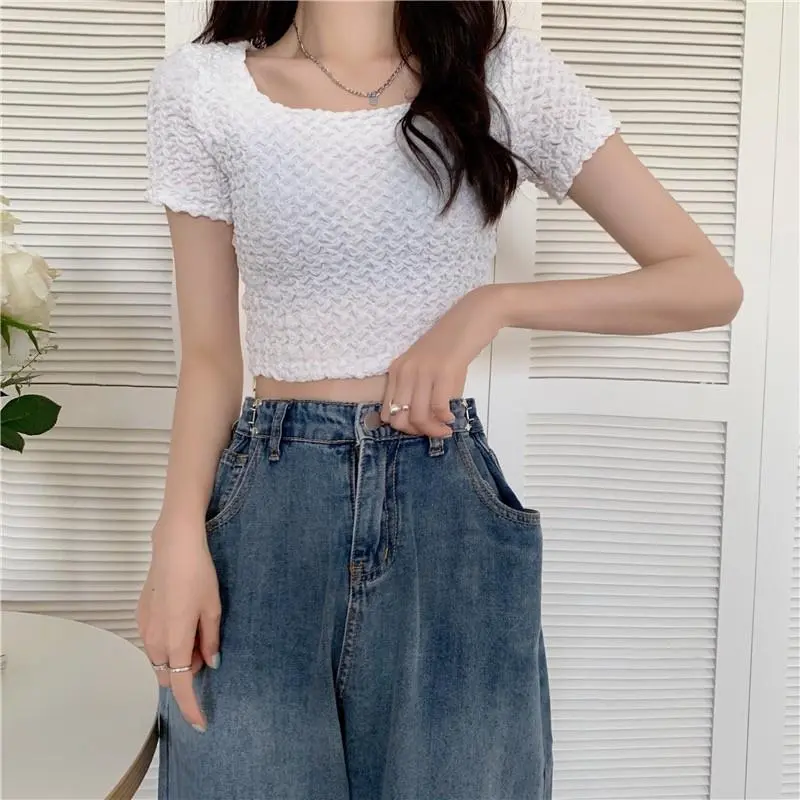 พร้อมส่งจากไทย (7288)  เสื้อครอปไหมพรมแขนสั้น ดีเทลหยักๆ น่ารัก คิ้วท์มาก