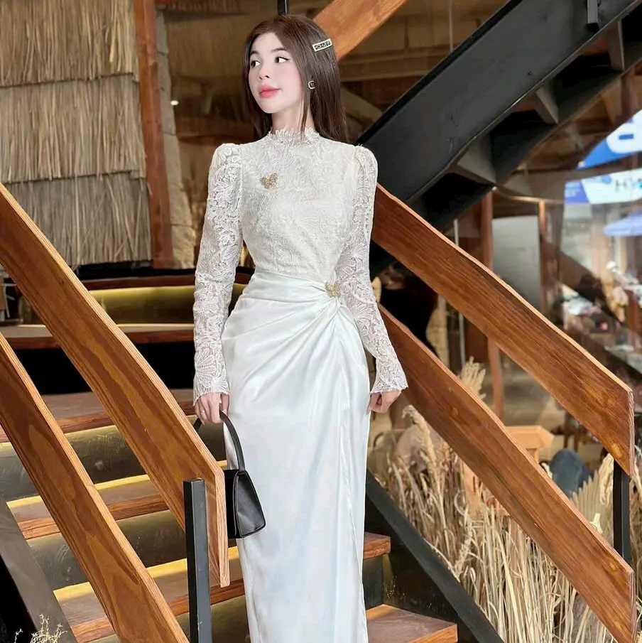 Đầm body trắng nhún eo phối ren thêu tay dài kèm 2 tag bướm