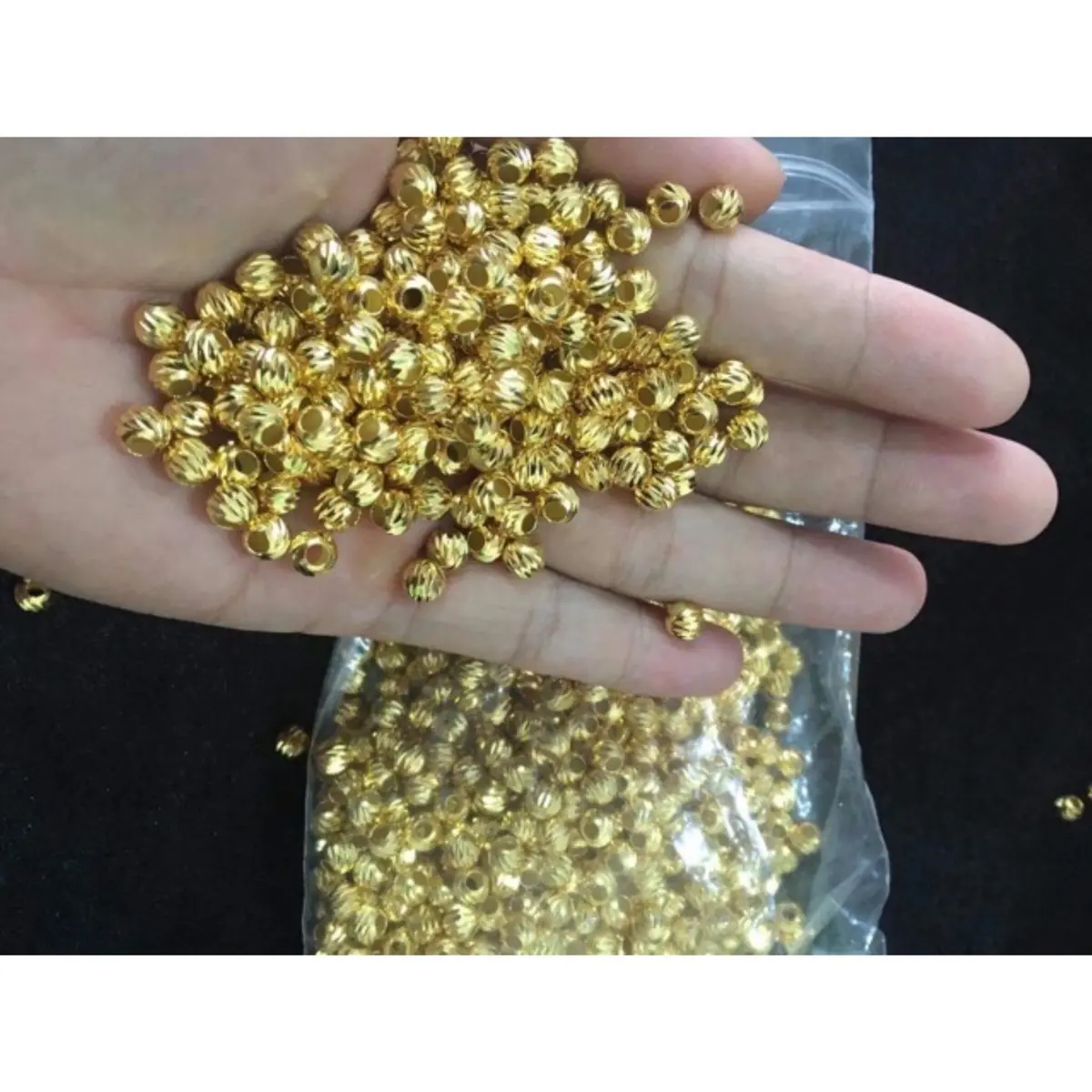 Bi titan vàng cao cấp không gỉ không đen bền đẹp xâu vòng