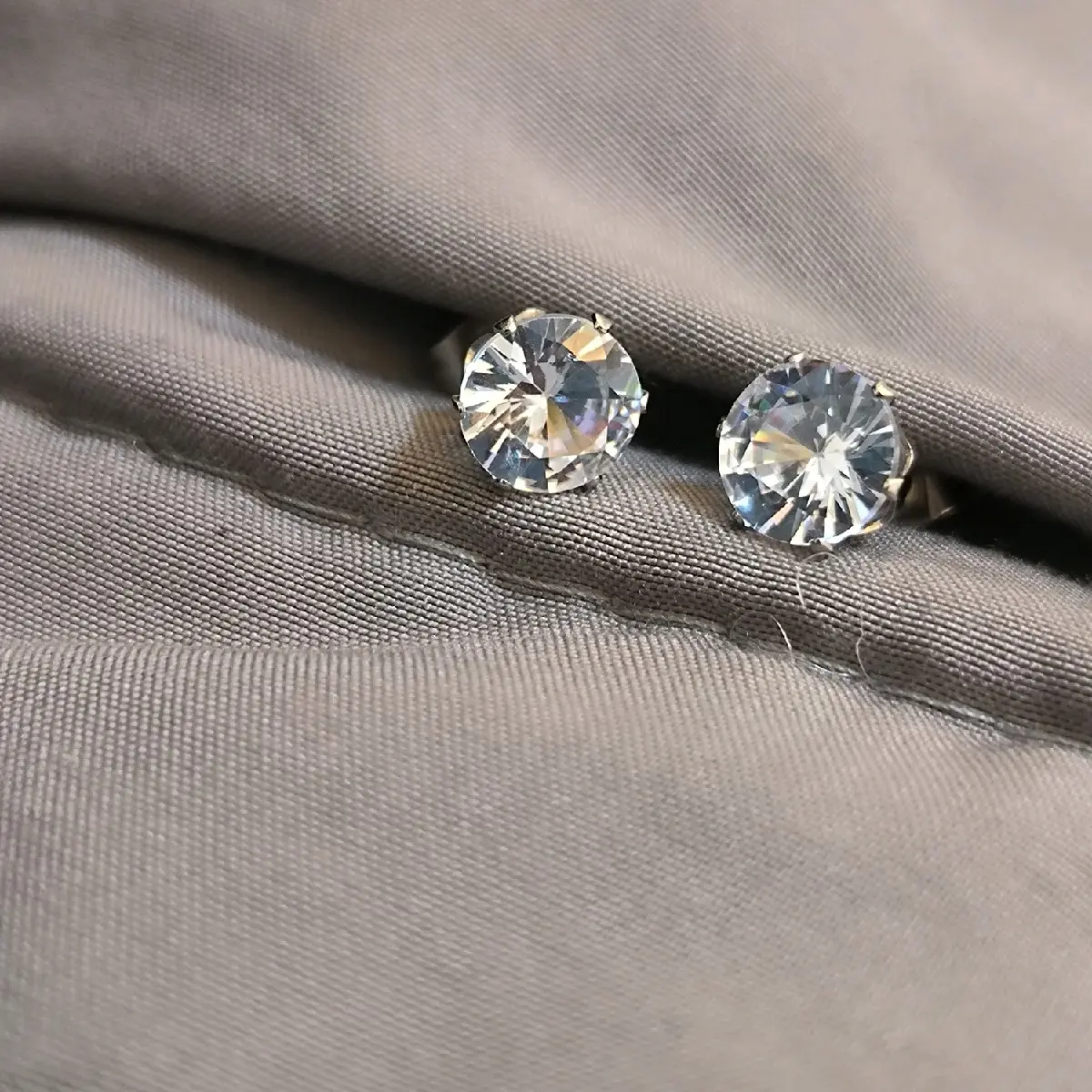 Anting Solitare Maxy Polos Design Keren