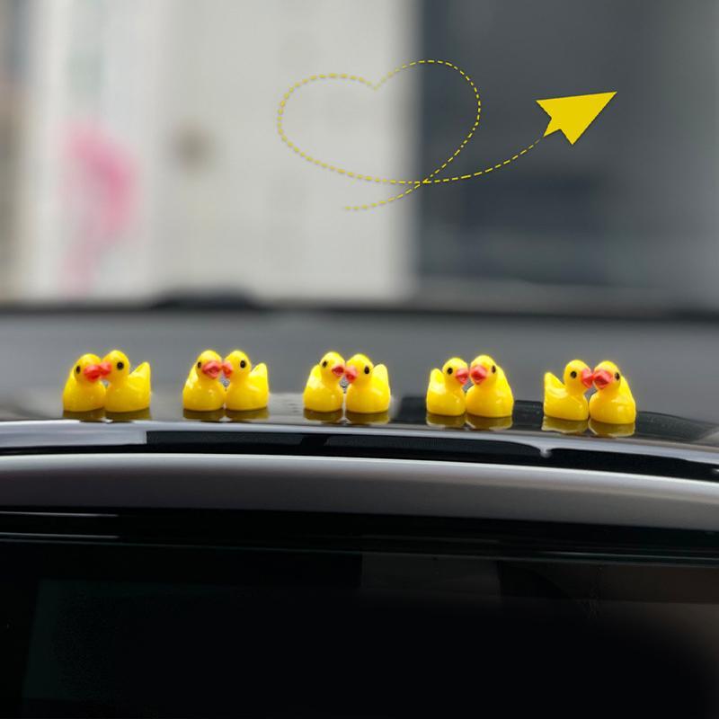 Cute Mini Yellow Duck Car Dashboard Decoration, Lovely Small Yellow Duck Car Ornaments, Tiny Miniature Duck Figures, Car Interior Decoration Accessories 2