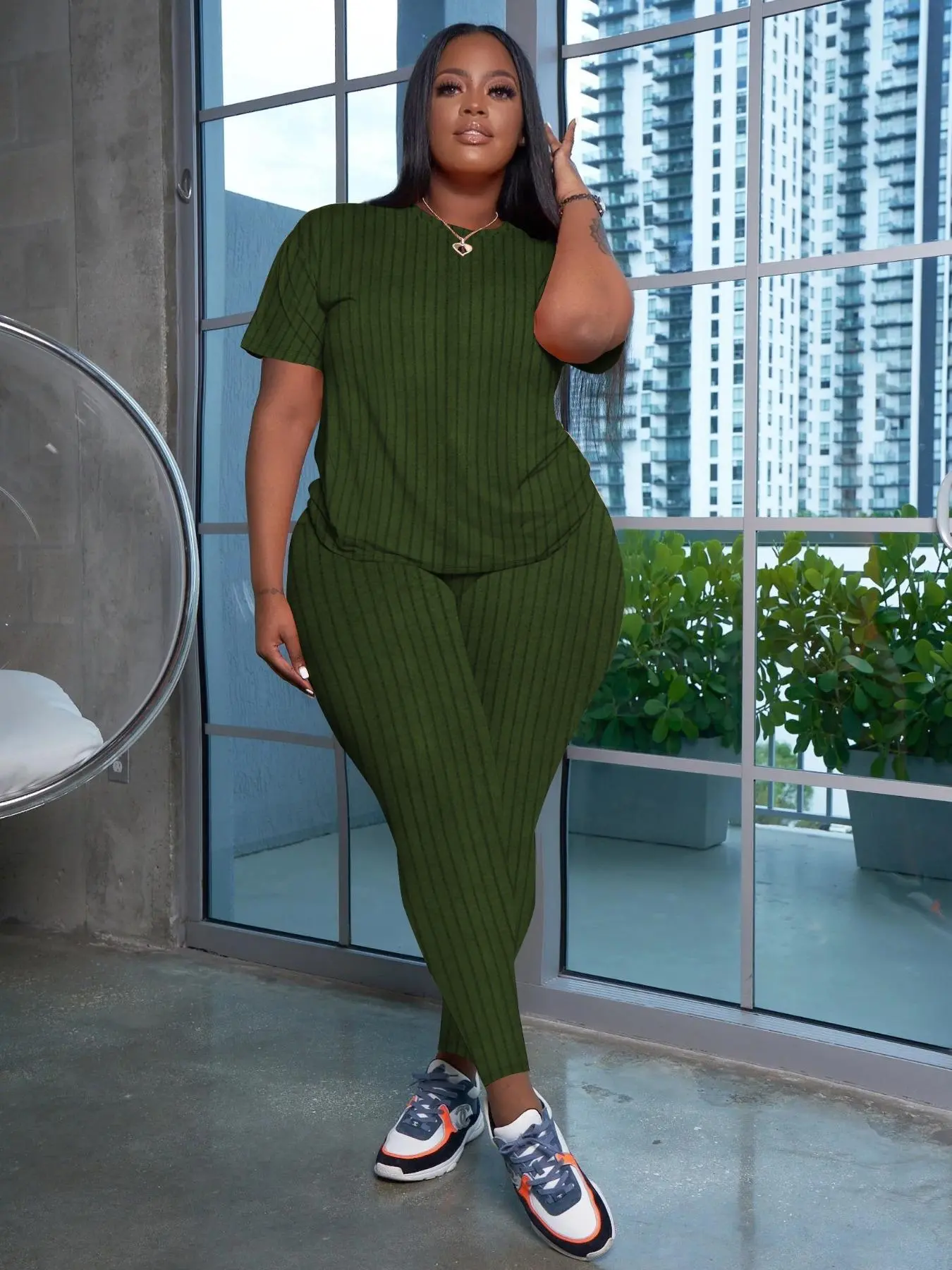 【Plus Size】 Solid Tee & Skinny Pants Two-piece Set, Casual Fashion Cozy Round Neck Top & Trousers for Daily Outdoor Wear, Women's Clothing for All Seasons