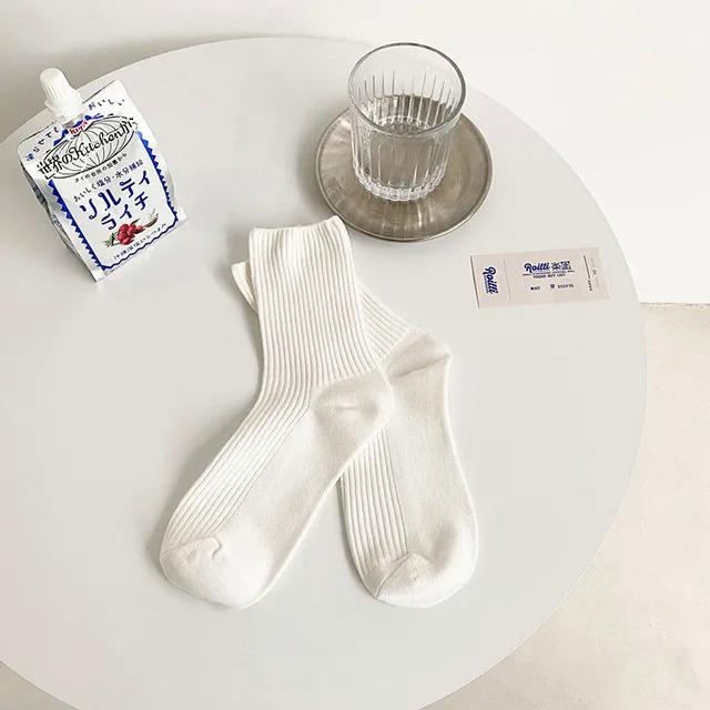 1Pcs New Female Japanese Socks Solid Color Women's Casual Cotton Cute Socks Autumn Simple Women's Medium Length Socks 7