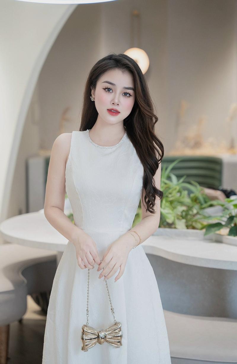 Product Introduction of Váy sát nách quay lộn 2 lớp Vân Hoa cao cấp cổ đính đá siêu sang Smlxl Nữ Women Dress 5