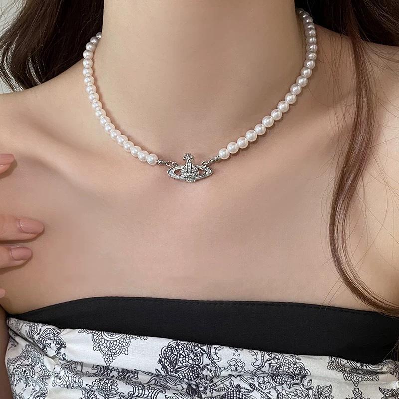 Product Introduction of Pearl Necklace for Women, Niche Light Luxury Design, High-end Fashionable Temperament, Clavicle Chain, Choker, Sweater Chain, Bead Chain 6