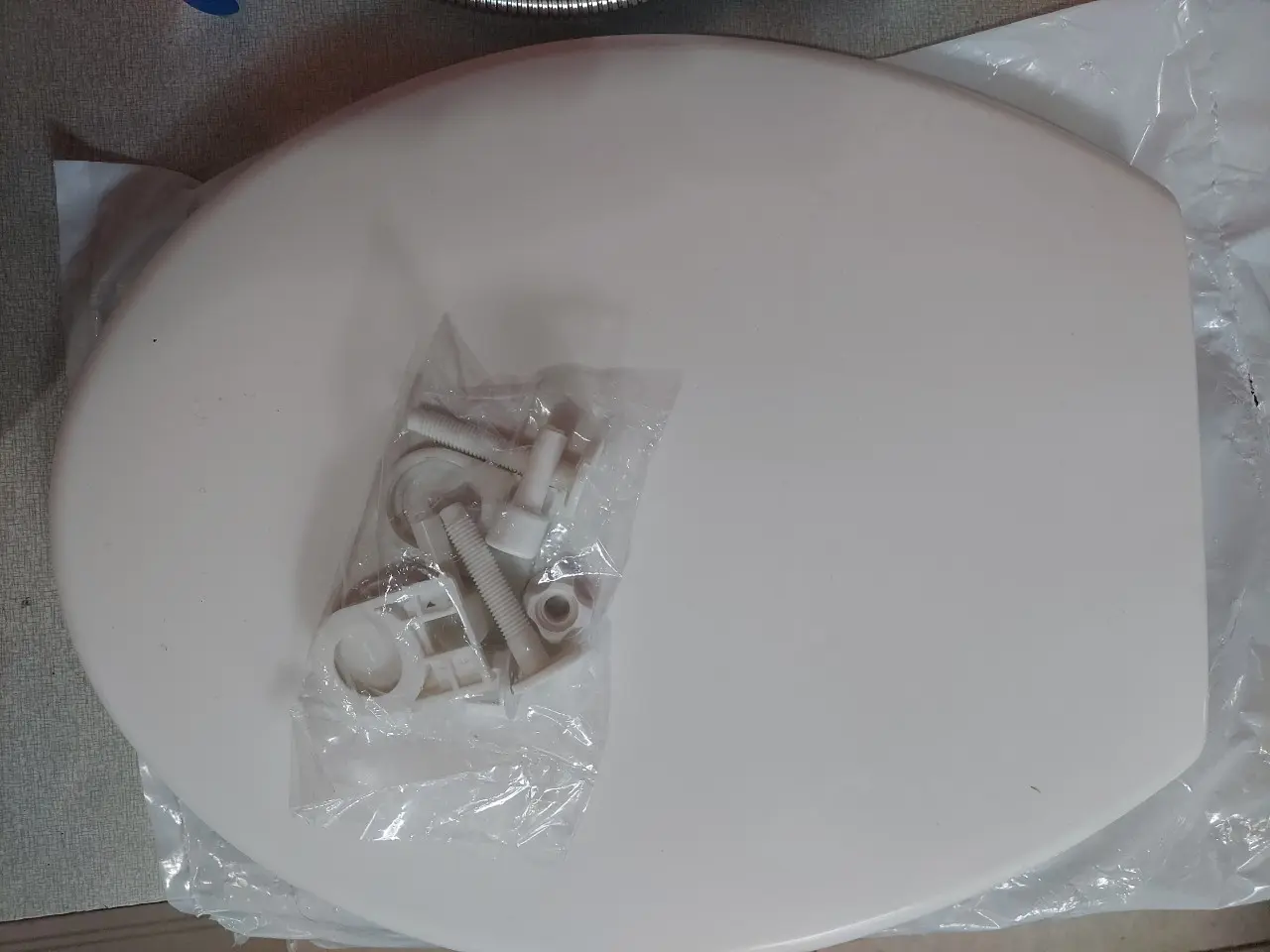 Nắp bồn cầu nhựa trắng giá rẻ phù hợp với bồn cầu 2 khối rời, bồn cầu không thân, bồn cầu cụt