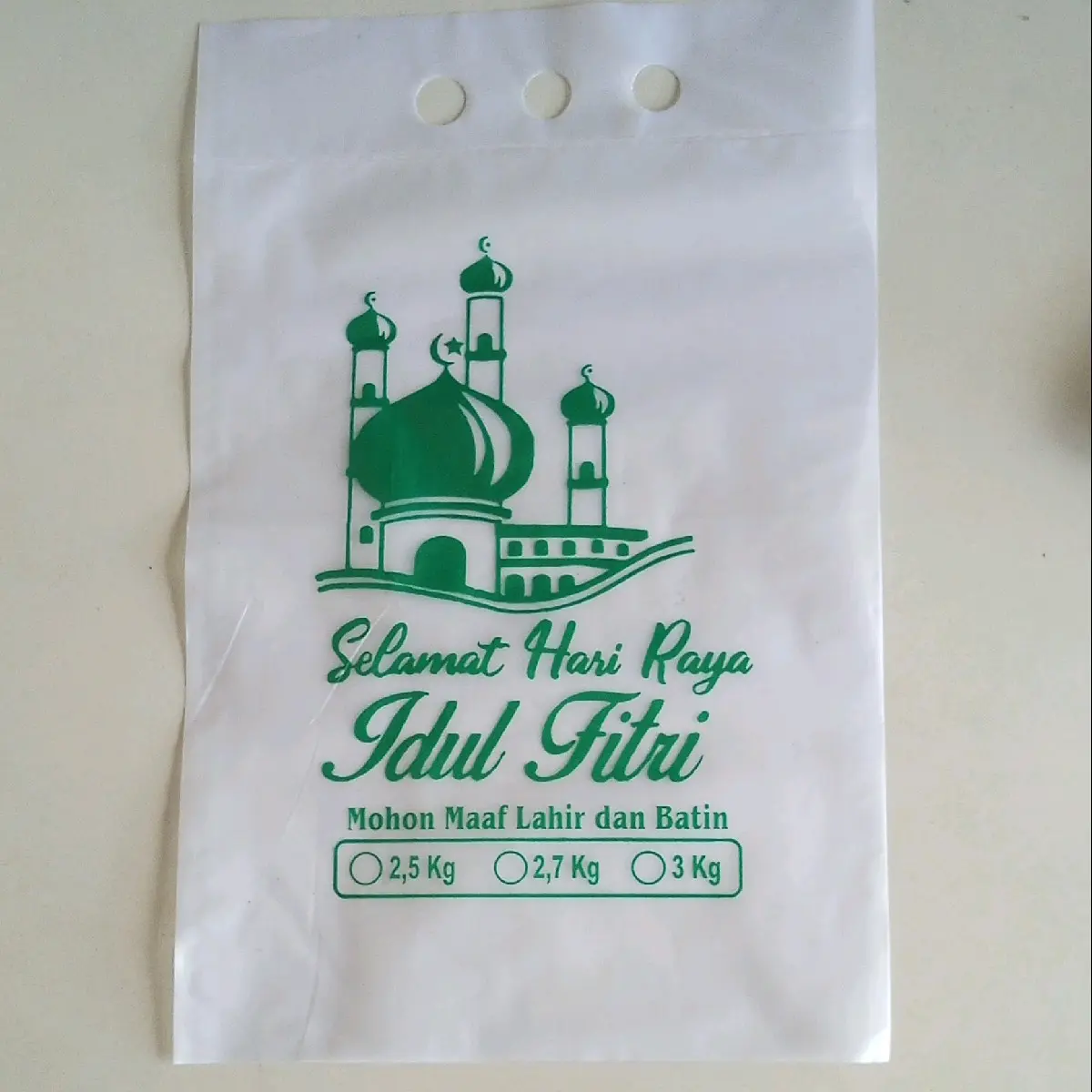 50 pcs plastik beras zakat 2,5kg - 3kg  dengan tentengan hijau