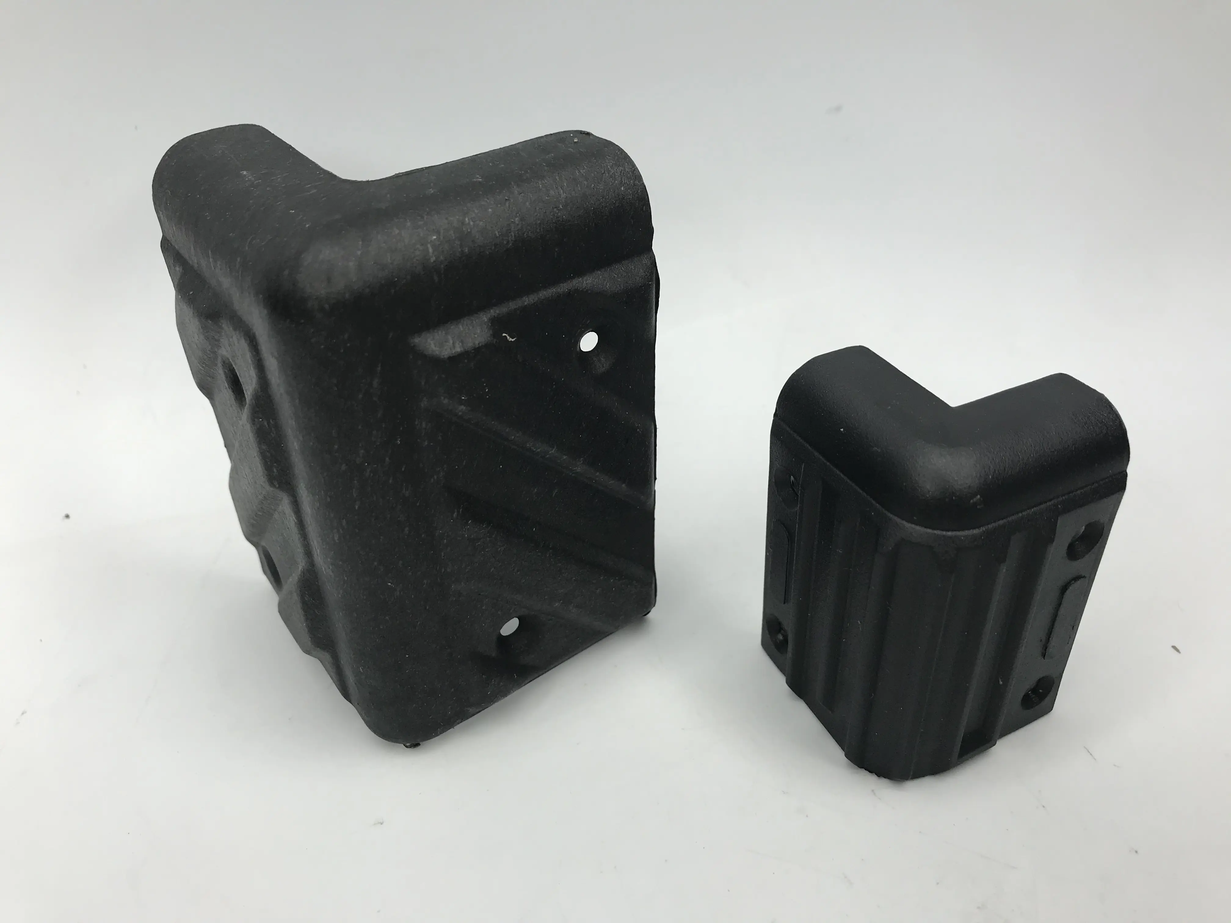 SPEAKER BOX CORNER PLASTIC, BLACK COLOR
