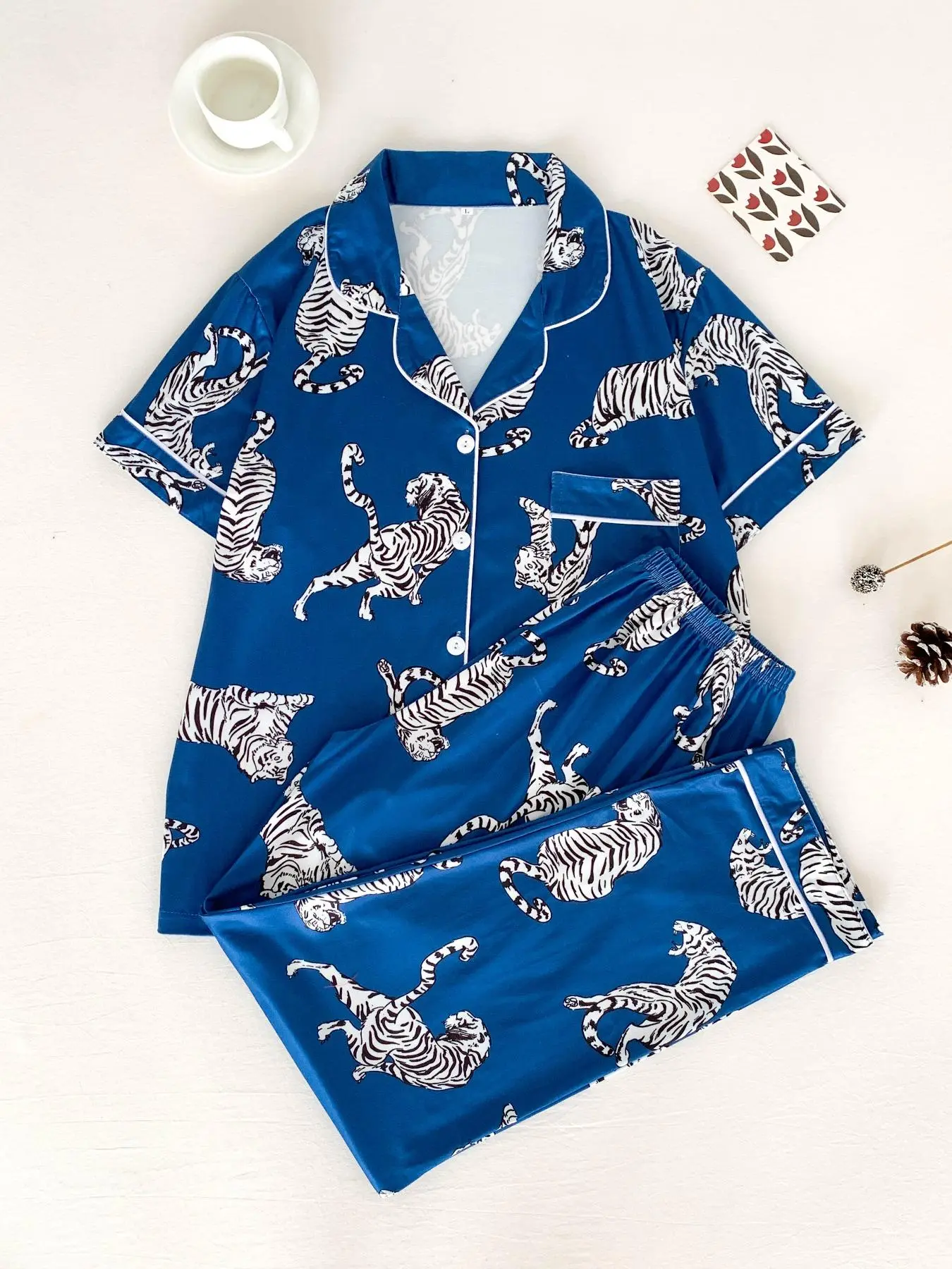 Women's All Over Print Button Front Shirt & Pants Pajama Two-piece Set, Casual Comfy Short Sleeve Collared Top & Trousers Set, Ladies Sleepwear for All Seasons