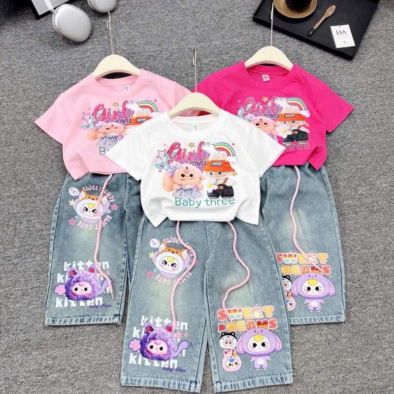 (15-33kg) Bộ quần jean dáng xuông + áo baby three In chữ Girl mũ Cam