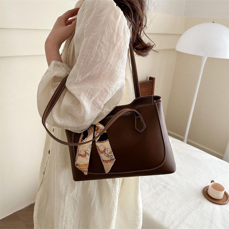 Tote Bag Women's Large Capacity Popular New Special-Interest Design Bag Fashion Commuter Texture Western Style Handbag This Year 2