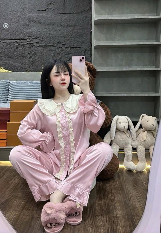 Product Introduction of Set Bộ Pijama Tiểu Thư Cổ Sen Phối Bèo Dọc Nút Đính Đá Chất Liệu Lụa Latin Mát Mịn 40-62kg m13 13