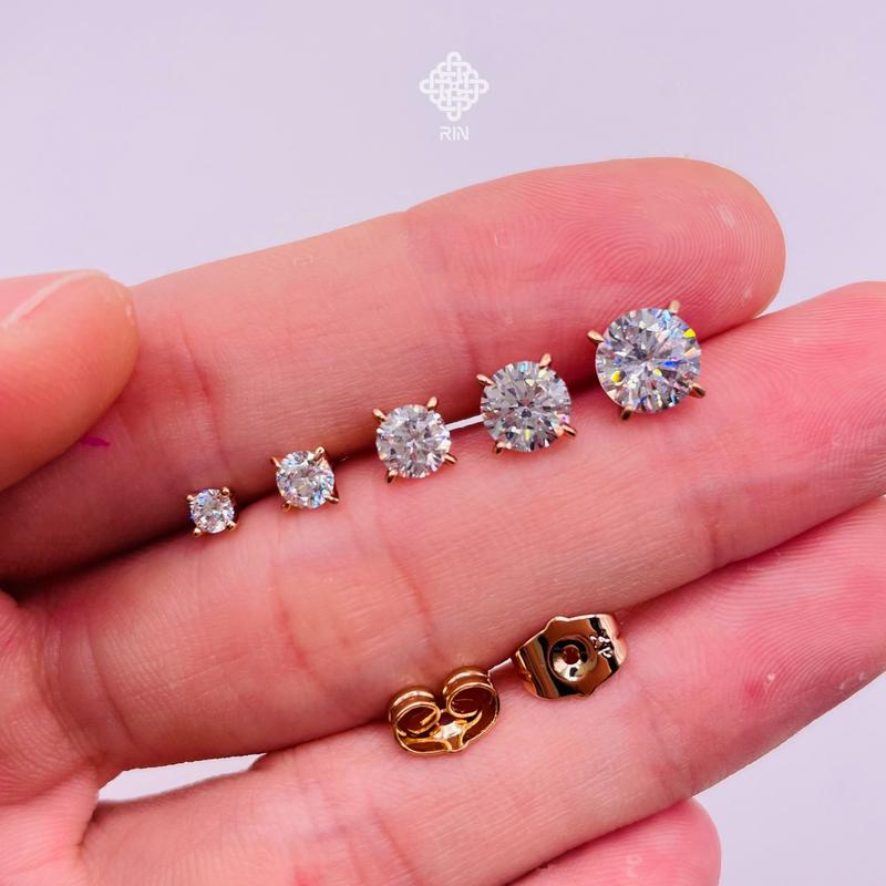 Khuyên tai titan unisex, Bông tai titan unisex không phai màu không rỉ sét, Khuyên tai đính đá nụ màu 18k, TRANGSUCMOILUATUOI.RIN