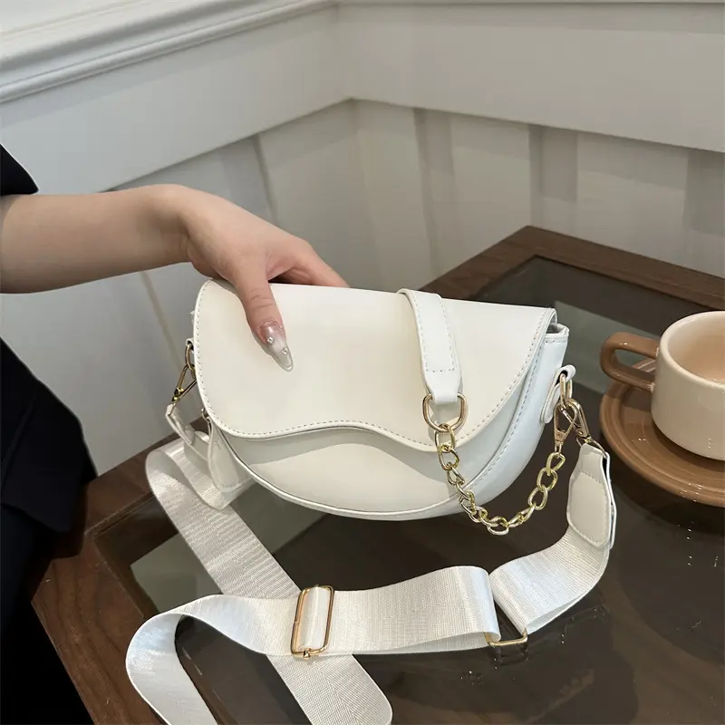 Spring and Summer High Sense Bag for Women 2024 New Popular Leather Shoulder Underarm Bag Niche Broadband Crossbody Saddle Bag