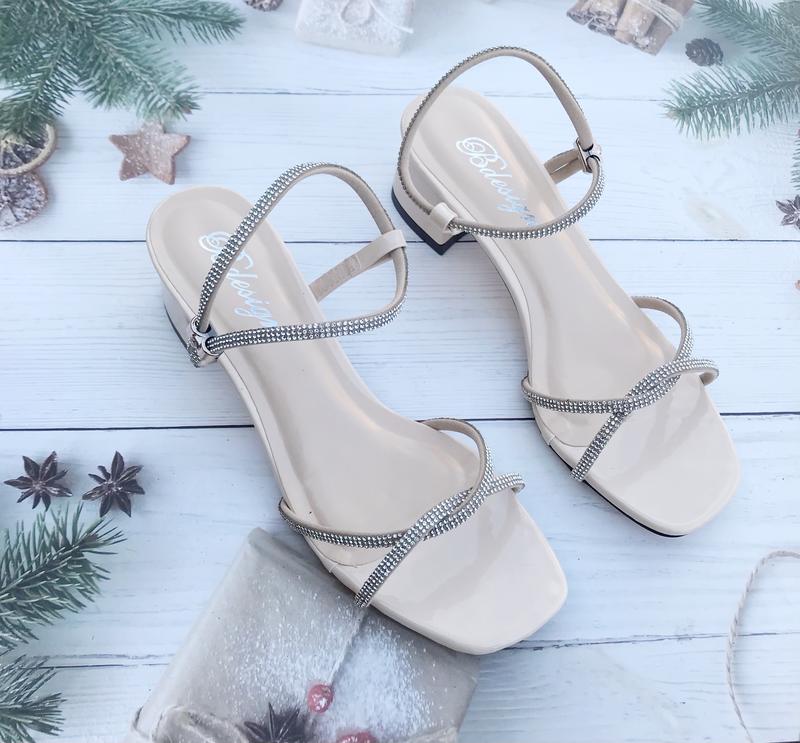 Product Introduction of Sandal quai mảnh cao gót 5cm quai đính đá 2