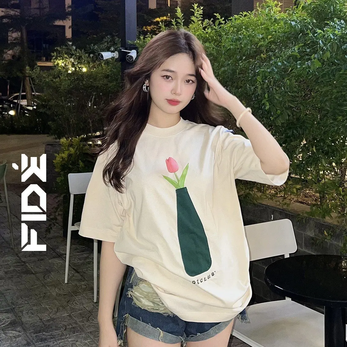 ( TẶNG KÈM HOA TULIP HỒNG ) ÁO THUN COTTON UNISEX FIDÉ LỌ HOA TULIP Top Cổ Tròn Nữ Women Nữ Women Kem