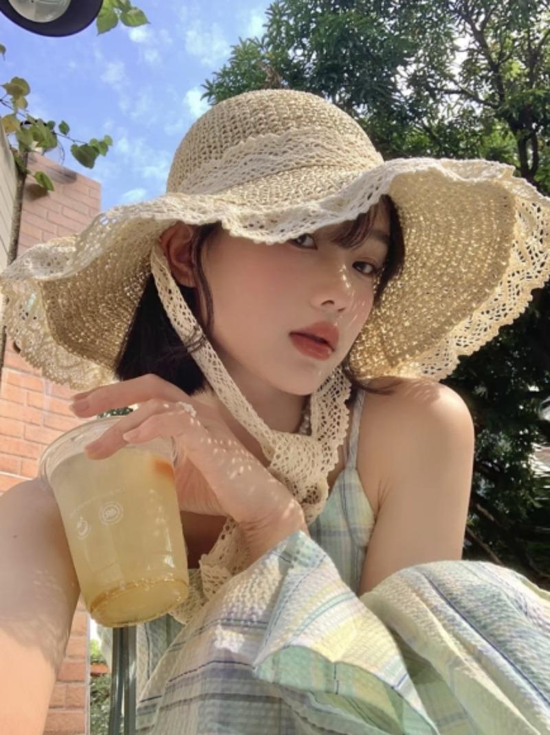 Product Introduction of Wide-brimmed straw hat with lace, windproof, Japanese style, beach hat, wide-brimmed sun hat for women 5