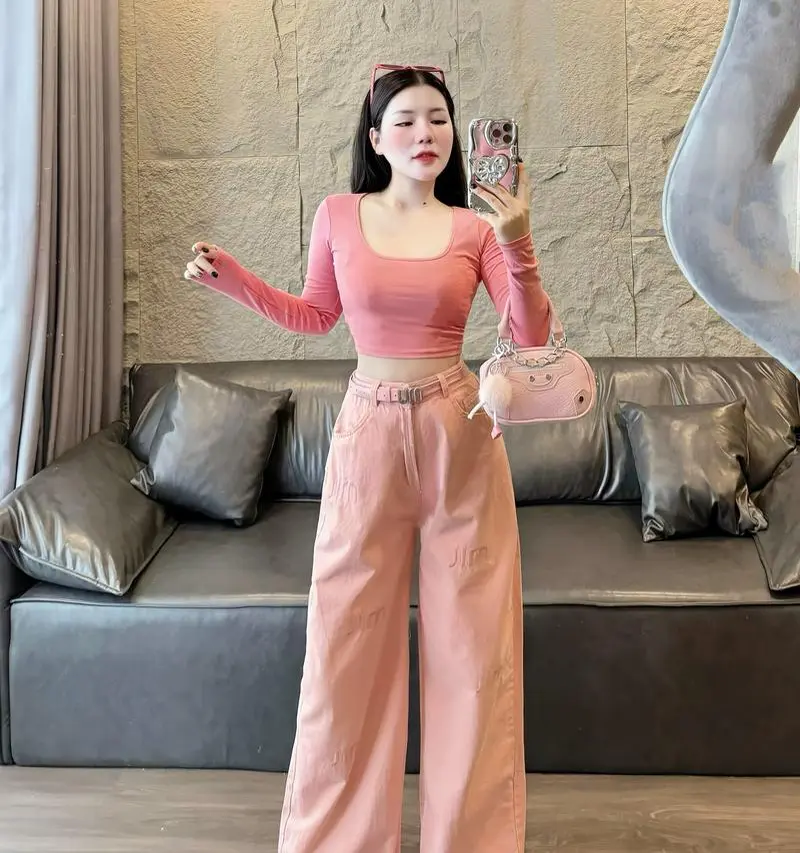 Product Introduction of Set đồ nữ áo croptop tay dài mix quần dài ống rộng kèm thoắt lưng sang chảnh dành cho các nàng diện đi chơi. Women Kaki 12
