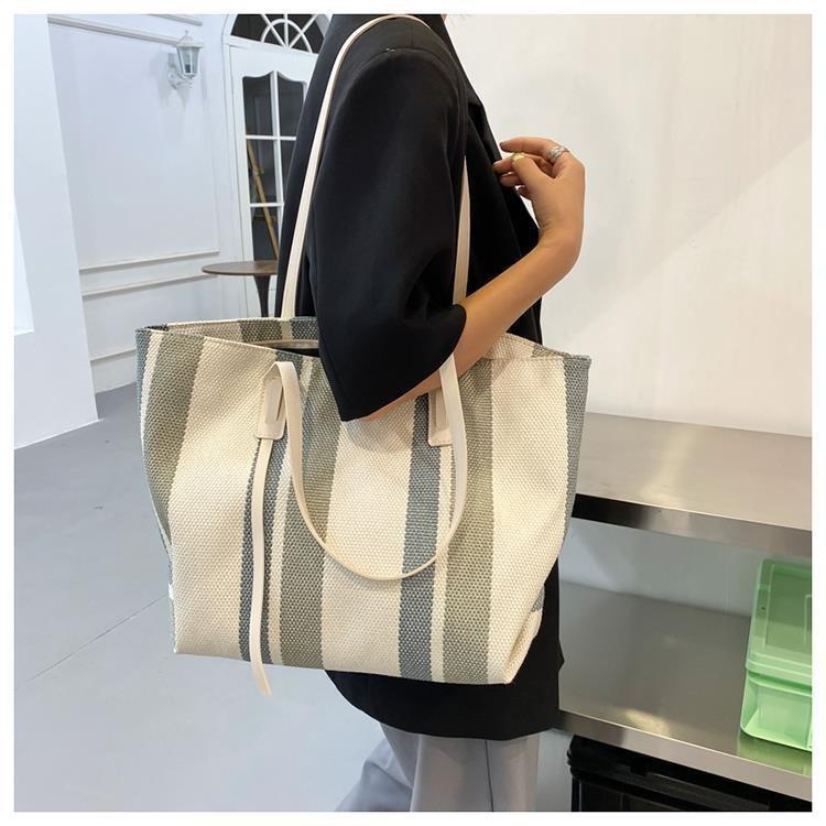 Product Introduction of Túi Vải Bố, Dung Lượng Lớn, Dành Cho Nữ, Túi Tote Thời Trang Người Nổi Tiếng Trên Internet Phổ Biến Mới 2024, Thích Hợp Đi Làm Và Đi Làm, Túi Đeo Vai Lớn 7