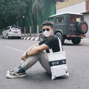 Tas TOTEBAG (blacu x tenun asli)