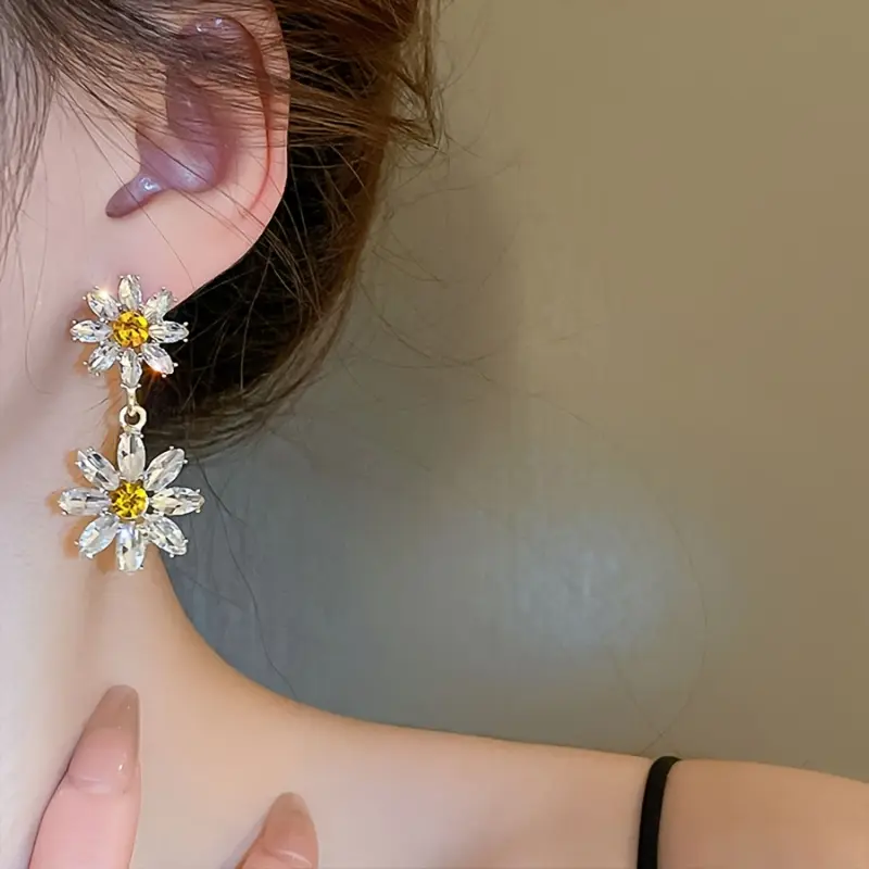 A Pair Of Sparkling Flower Earrings, Fashionable And Exquisite, Suitable For Wearing Earrings On Dates. High Quality Women'S Jewelry, Women'S Earrings 4