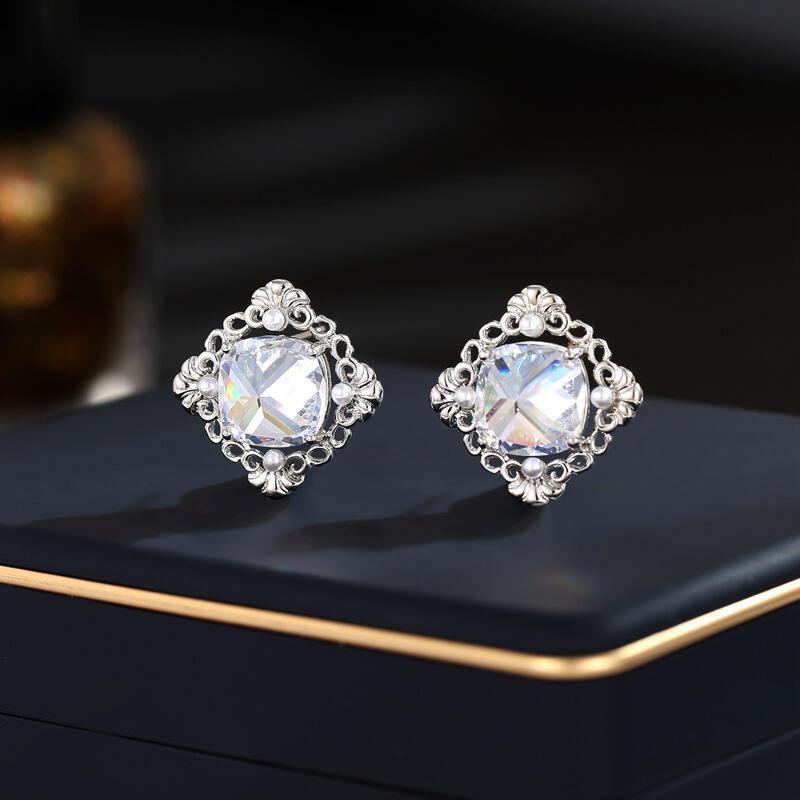 Product Introduction of Silver  high-end with French pattern hollow out for women, niche daily minimalist temperament earrings 10