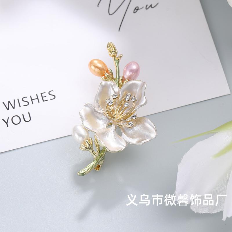Product Introduction of New Chinese Style Flower Rhinestone Alloy Brooch for Cheongsam 5