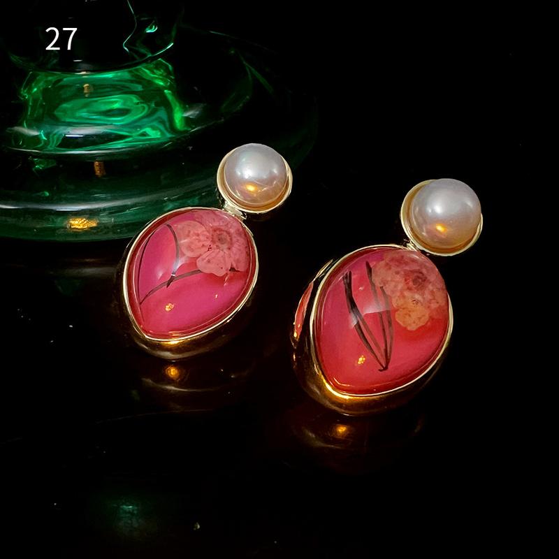 Product Introduction of 3 Pairs of French Ancient Amber Dried Flower Hot-Sale Earrings Combination Link Original Niche Gold Plated S925 High-Grade Earrings 31