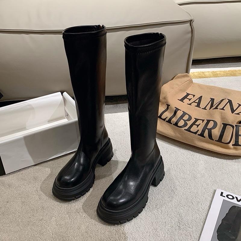 Bốt Cổ v Ngang 6cm 2 Màu Thời Trang 2025