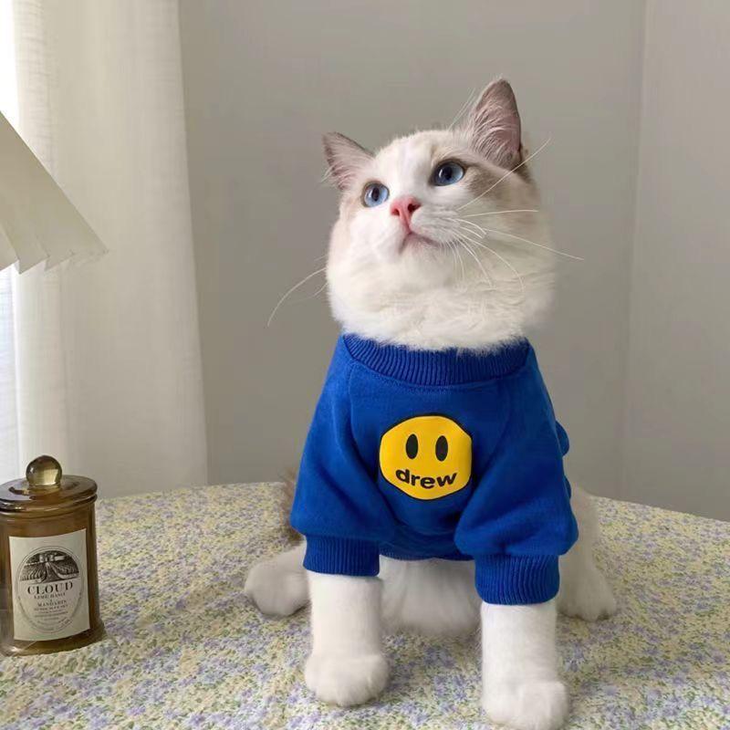 Product Introduction of เสื้อผ้าแมว, แบรนด์แฟชั่นฤดูใบไม้ร่วง, แมวอังกฤษสั้นสีฟ้าน่ารัก, เหมาะสำหรับฤดูใบไม้ร่วงและฤดูหนาว, กระเป๋าเป้แมวสัตว์เลี้ยงลูกแมว, เสื้อผ้าหน้าหนาว, กระเป๋าใส่แมวที่อบอุ่น, กระเป๋าใส่แมว, กระเป๋าใส่แมว 3