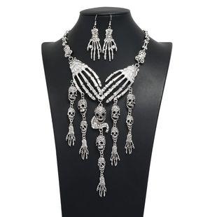 Product Introduction of Fashion Trend Necklace Retro Hollow Flower Inlaid Diamond Valentine's Day Necklace Clavicle Chain Jewelry 19