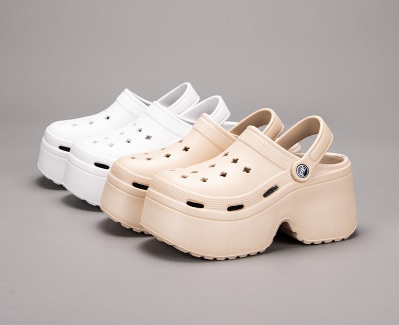 Giày Sục Đế Cao 9cm Tôn Dáng Siêu Nhẹ Thoáng Khí Êm Chân Trẻ Trung Tặng Kèm Charm Hot B63 Sục Xinh Dép Croos SỤC CROSS 7