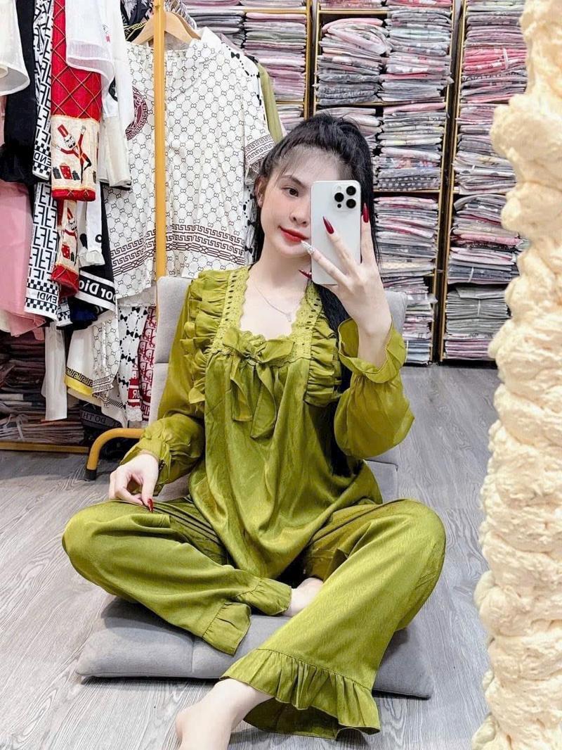 Product Introduction of H55 Pijama Nữ Áo Dài Cổ Vuông Tay Von Tag Nơ Quần Ống Loe Chất Lụa Xước Trơn Bộ Đồ Ngủ Nữ Phù Hợp Mặc Bốn Mùa Size 40-62 KG Ong Voi Loang 17