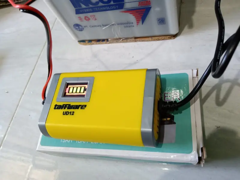 Taffware Charger Baterai Aki Mobil Motor LCD Display 12V 2A - C1202-6 car kendaraan 2