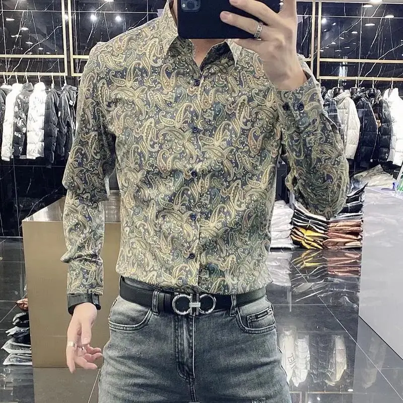 Áo Sơ Mi Nam Phong Cách Châu Âu, Thời Trang, Hợp Xu hướng, In Hình Cá Tính, Dáng Ôm, Cổ Áo bẻ xuống, Tay Dài, Thiết Kế Hoa, Thích Hợp Cho Mùa Xuân Và Mùa Thu, Phong Cách Người Nổi Tiếng Trên Internet, Năm 2025