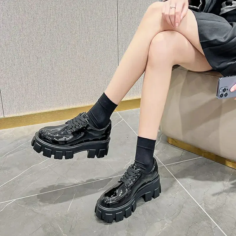 Sepatu Oxford Korea Docmart Lolita Boots Wanita Loafers Hitam Glossy untuk Kerja dan Kasual Pantofel Sneakers Formal Kerja Import 2024 Ankle Shoes Style Round Toe