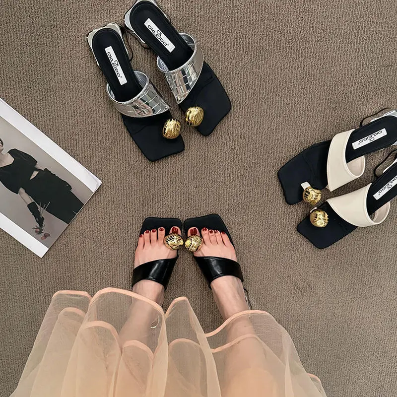 2024 Summer New Fashionable Buckle Sandals for Outdoor Wear, Perfect for Evening Wear, French Style, Thick Heel, Toe Ring, Slip-On Sandals