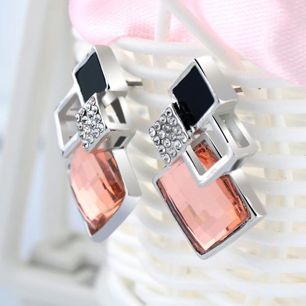 Product Introduction of Fashion Temperament Jewelry Set for Women, Classic European and American Geometric Square Crystal Acrylic 4