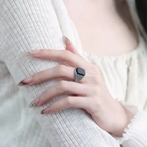 【Sktlz Potongan Harga Sangat Tinggi】Cincin Imitasi Batu Akik Hitam Bergaya Retro untuk Pria, Cincin Trendi yang Dapat Disesuaikan, Cincin Terbuka yang Dipersonalisasi