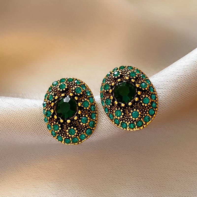 Product Introduction of Silver Needle Emerald Inlaid Diamond Oval Stud Earrings French Retro Design Sense Earrings Elegant Light Luxury Palace Style Earrings for Women 5